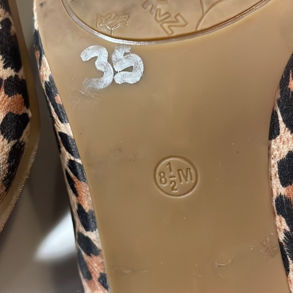 EUC LEOPARD PRINT PUMPS - Picture 8 of 8